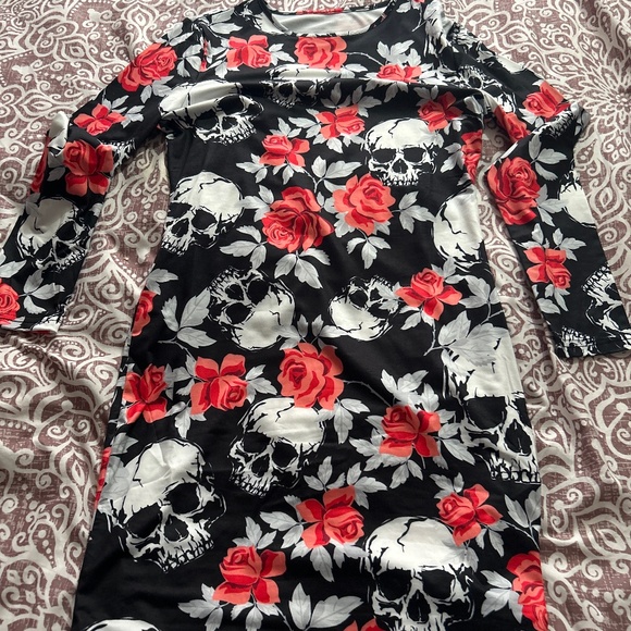 Skull dress - Picture 1 of 2